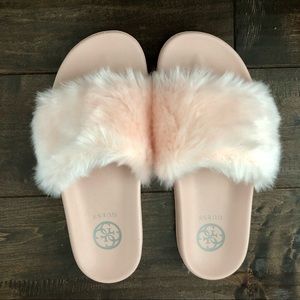 🔥 GUESS Buffie Faux-Fur Slide Sandals 🔥